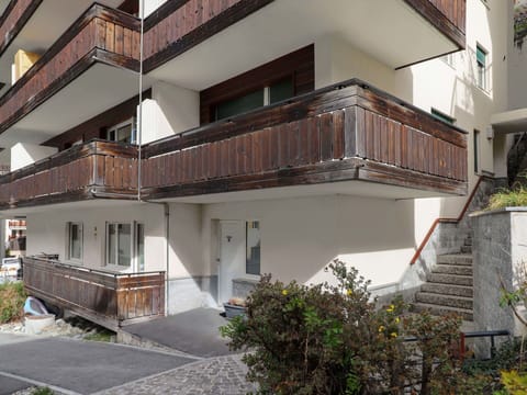 Building, Plant, Property, Window, Architecture, Urban Design, Neighbourhood, Residential Area, House