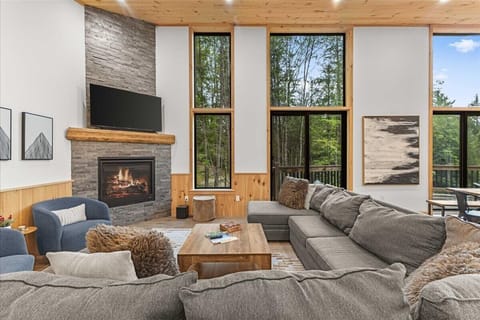Stowe Serenity Lodge - Minutes to the Mountain (7464)