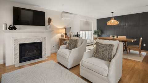New! Chic 3-Bedroom Retreat in the Heart of Stowe (2532)