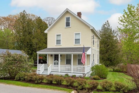 Front view of this sweet house