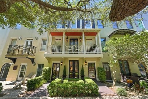 WELCOME TO JOJO IN SEASIDE, FL ON RUSKIN PARK!
