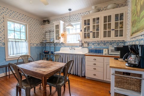 Kitchen and dining area.