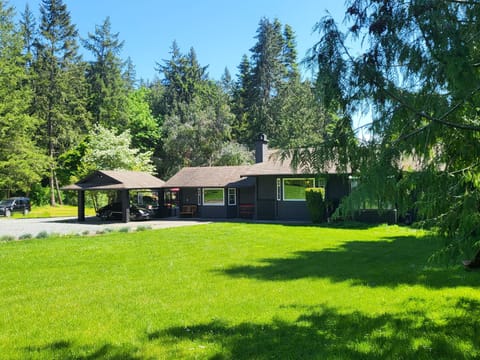 The Lakehouse on Elk Lake 
