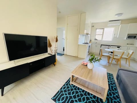 Apartment | Living area | Flat-screen TV