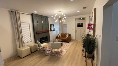 Living room w/ smart TV