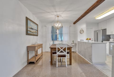 Counter infinity edge stone.