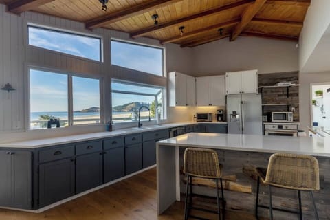 a0ff7fe6-c5ef-4f61-a55c-ac03eb39aef4