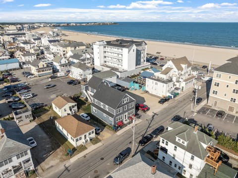 Walk to the beach, shops, restaurants and all entertainment from J Street!