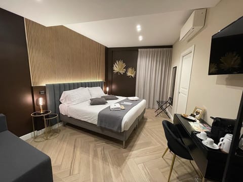 Superior Double or Twin Room, 1 Bedroom, Balcony, City View | Premium bedding, down comforters, memory foam beds, minibar