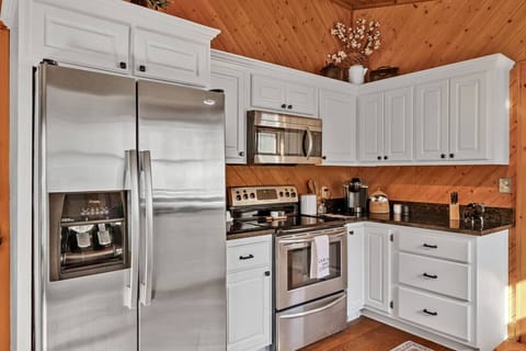 Fully stocked kitchen with stainless steel appliances and everything you`ll need to make a home cooked meal