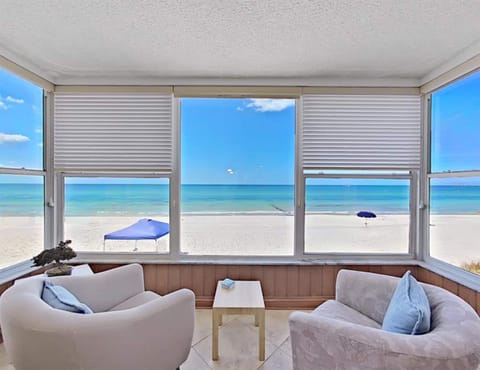 Condo (2 Bedrooms) | Property amenity