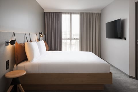Room, 1 Queen Bed, City View | Hypo-allergenic bedding, desk, laptop workspace, soundproofing