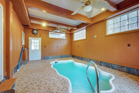 Mooresville Vacation Rental | 4BR | 2.5BA | Stairs Required | 3,100 Sq Ft