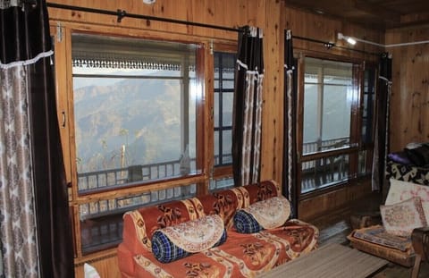Family Studio Suite | Living area