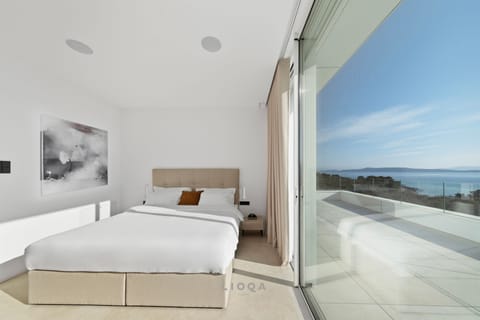 Elite Villa | Egyptian cotton sheets, premium bedding, memory foam beds, desk
