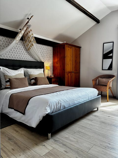 Double Room (Jaures) | Premium bedding, blackout drapes, free WiFi, bed sheets