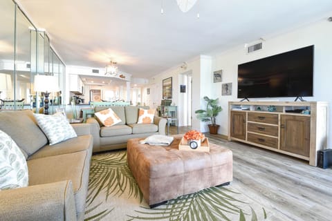 Inlet Reef Club 216 - Living Area with Large Flat Screen TV