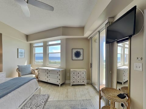 Condo (2 Bedrooms) | Property amenity