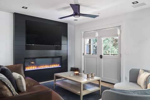 Cozy living room w/ fireplace feature