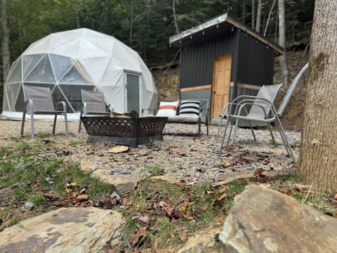Comfy seating for 6 around the fire pit outside
