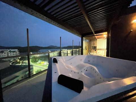 Deluxe Apartment, 4 Bedrooms, Jetted Tub, Bay View | Terrace/patio