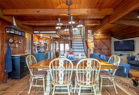 {Dining} Spacious Dining Area Opens to Two Separate Seating Areas