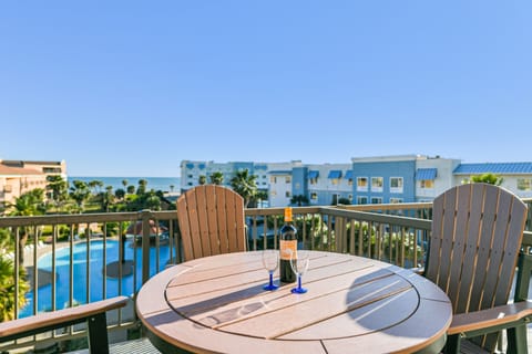 SIT BACK AND ENJOY THE OVERSIZED BALCONY. 2 bedrooms, Ocean View