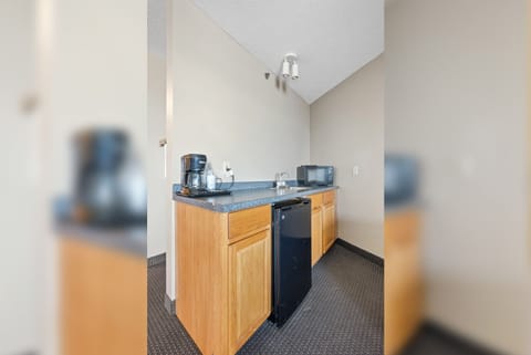 Suite, 1 King Bed with Sofa bed, Balcony, Lake View | Premium bedding, pillowtop beds, blackout drapes, iron/ironing board