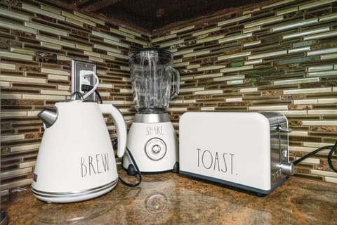 074b8f4d-d40c-423a-b360-4f4f393ae666