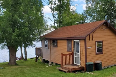 Bear Paw Cabin on Lake Kabetogama in Voyageur’s National Park