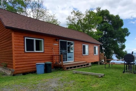 Lazy Days Cabin on Lake Kabetogama in Voyageur’s National Park