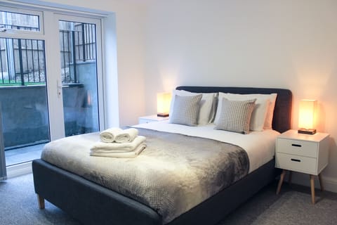 Apartment, 1 Bedroom | 1 bedroom, in-room safe, laptop workspace, iron/ironing board