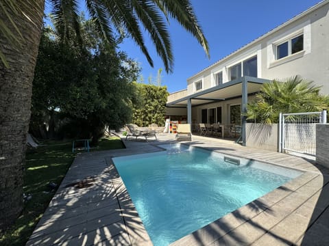 Sète, beautiful villa with swimming pool
