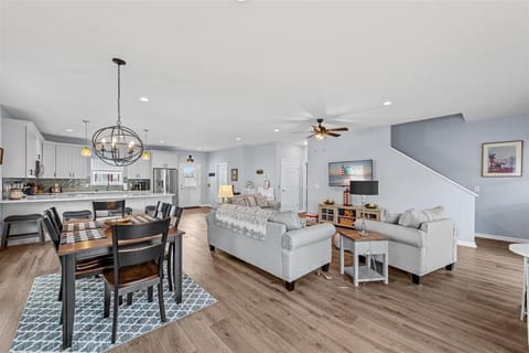 Coastal Crab sleeps 6 in pure luxury.