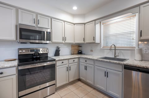 fully appliance kitchen