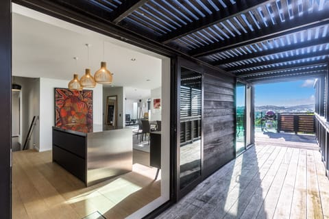 Deluxe House | Private kitchen | Full-size fridge, microwave, oven, stovetop