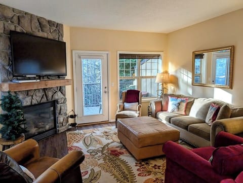 Cozy living room with a gas fireplace.