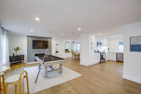 Open living space w/ comfy seating, large TV & smooth flow into the kitchen.