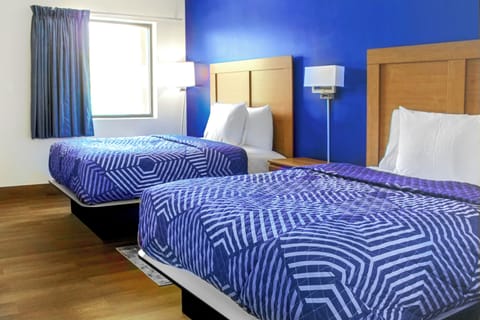 Basic Room, 2 Double Beds, Non-Smoking, Exterior Entry | Hypo-allergenic bedding, laptop workspace, free WiFi, bed sheets
