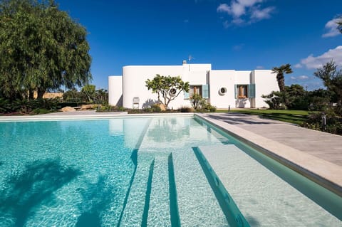 Autumn, Balcony / Terrace / Patio, Building Exterior, Outdoor, Pool, Spring, Summer