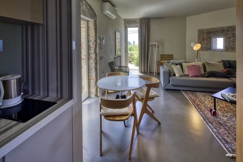 Autumn, Dining Room, Kitchen, Living Room, Spring, Summer