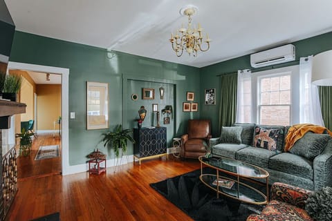 Living Room / Lounge