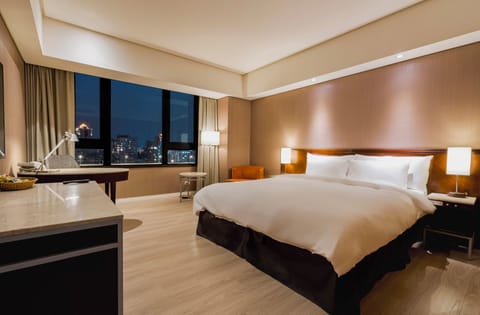 Premium Double Room | Minibar, desk, laptop workspace, blackout drapes