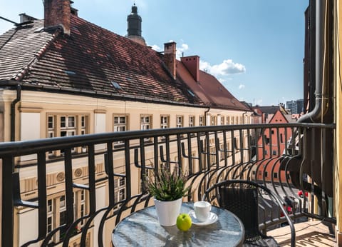 Classic Apartment | Balcony view