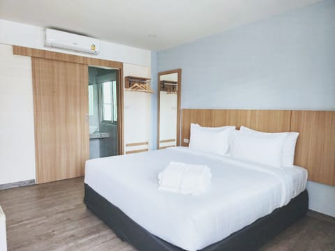 Superior Double Room | Desk, laptop workspace, free WiFi, bed sheets