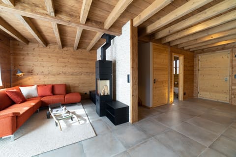 Holiday home with a balcony, a lush lawn, wooden shutters and a traditional façade.