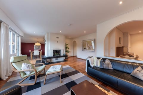 Beautiful apartment with fireplace & sauna and mountain view in the middle of the ski resort