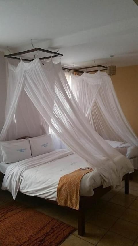 Executive Double Room | Free WiFi, bed sheets