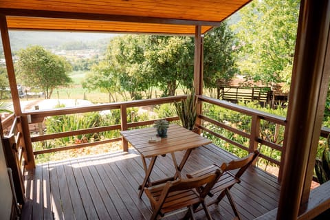 Basic Cabin | Outdoor dining