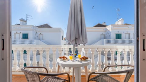 Cozy balcony with table and chairs to enjoy the Algarve sun and breeze while eating or having a glass of wine
#balcony #sunny #relax #algarve #portugal